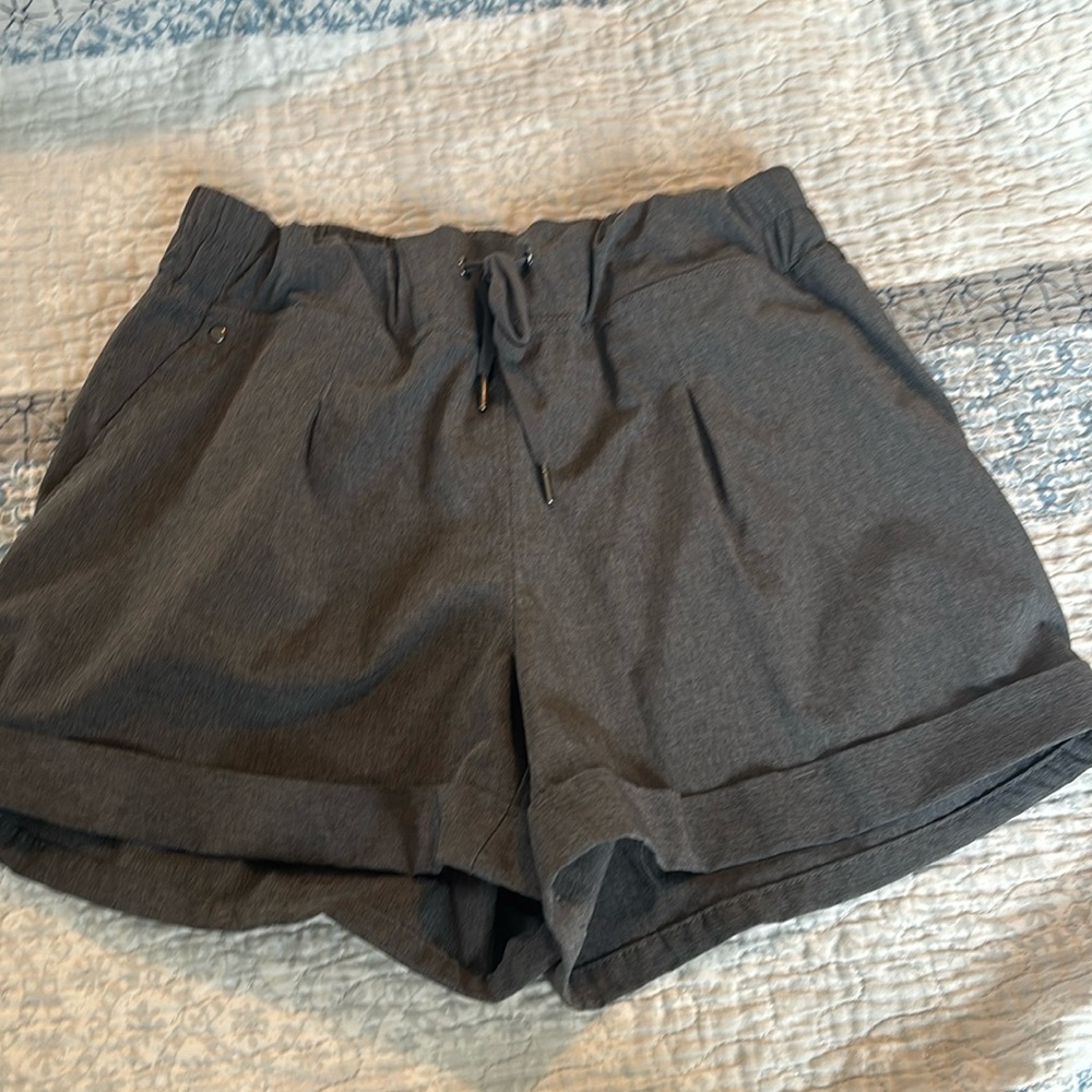 MPG shorts size S